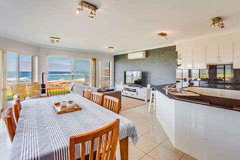 Hear The Waves At Anna Bay! - Australia Accommodation 1