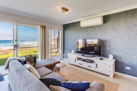 Hear The Waves At Anna Bay! - Australia Accommodation 3