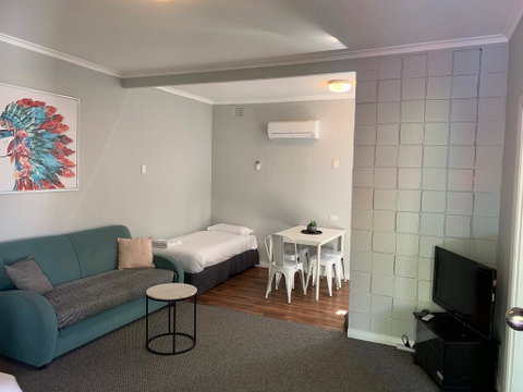 Hello Adelaide Motel And Apartments - Australia Accommodation 3