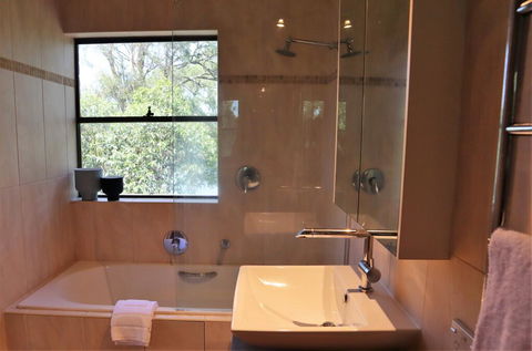 High Five @ Laguna Vista - Australia Accommodation 3