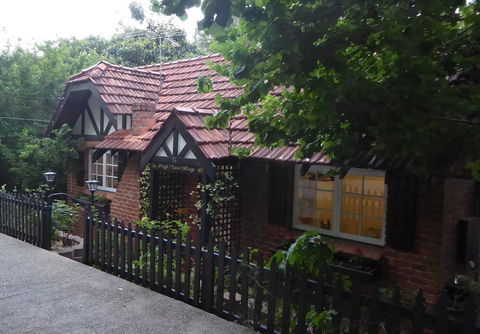 High View Cottage - Australia Accommodation 2