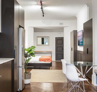 High-End Studio Near Parks Theatres and Dining - Australia Accommodation