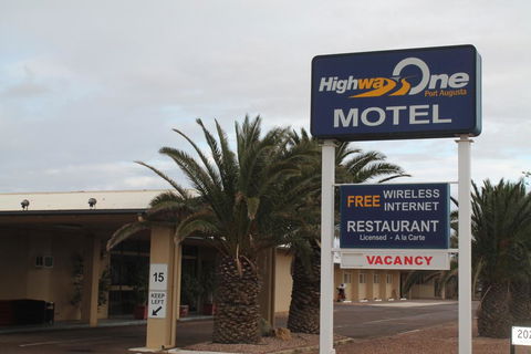 Highway One Motel - Australia Accommodation 3