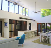 Hilltop Views - Cannonvale - Australia Accommodation