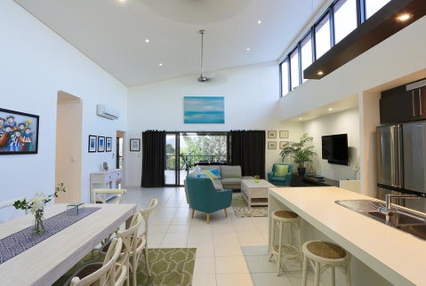 Hilltop Views - Cannonvale - Australia Accommodation 3