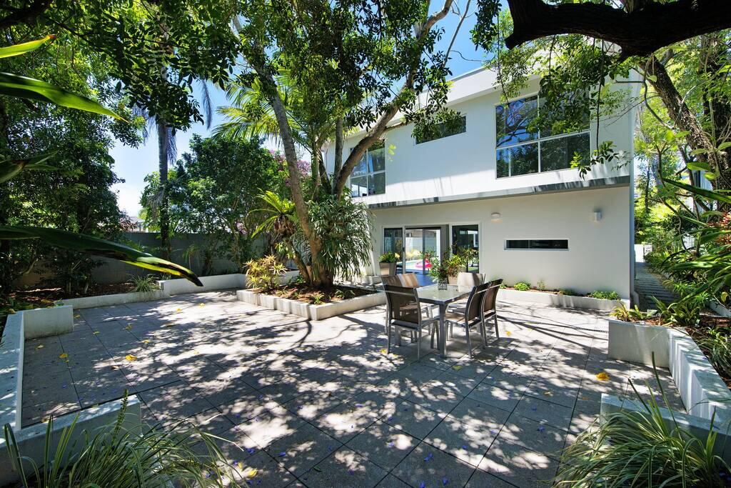 Isle Of Capri QLD Australia Accommodation