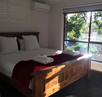 Holly House BnB - Australia Accommodation