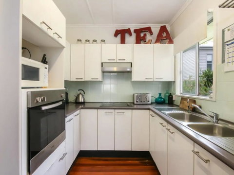 Homely Pembroke On The Park Cottage - Australia Accommodation 1