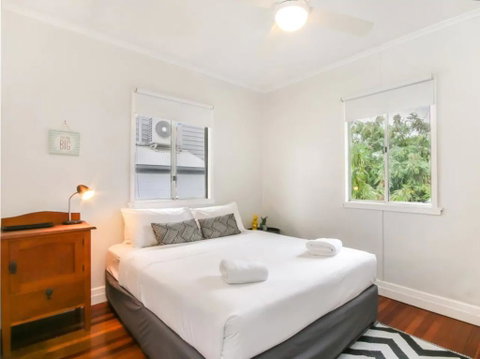 Homely Pembroke On The Park Cottage - Australia Accommodation 2