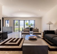 Homeplus-Escape to Modern Home in Hope Island - Australia Accommodation