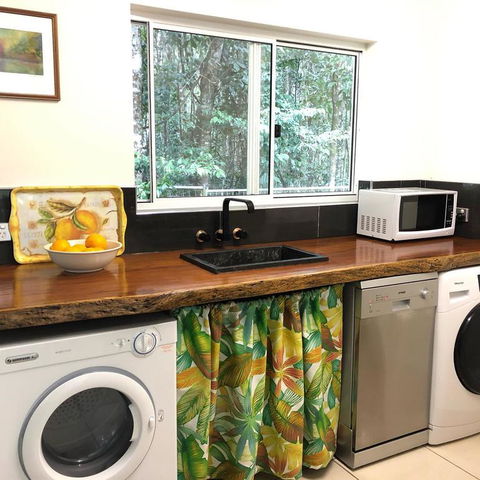 Honeybee House - Australia Accommodation 3