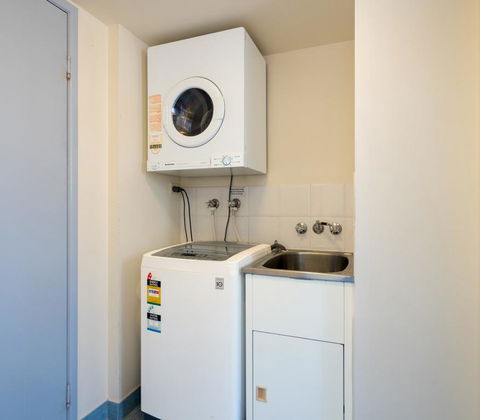 Jade Waters U4/ Latona Ave - Australia Accommodation 3