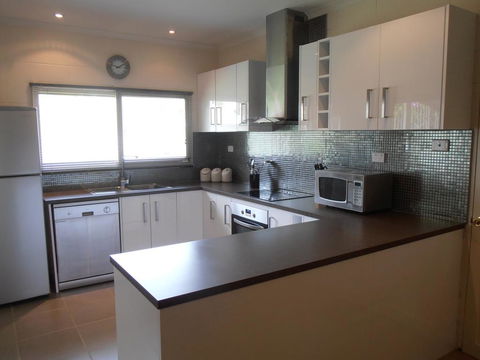 Jambala Beach House - Australia Accommodation 3
