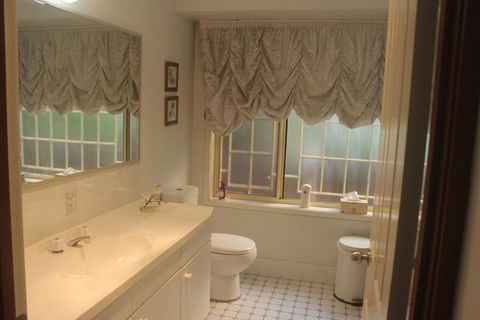JOHN HUNTER B&B - Australia Accommodation 1