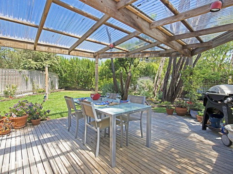 Just Beachy Beach House - Pet Friendly! - Australia Accommodation 3