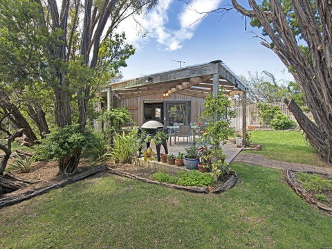 Just Beachy Beach House - Pet Friendly! - Australia Accommodation 2