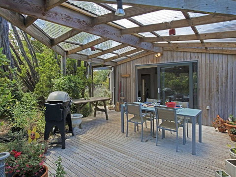 Just Beachy Beach House - Pet Friendly! - Australia Accommodation 1