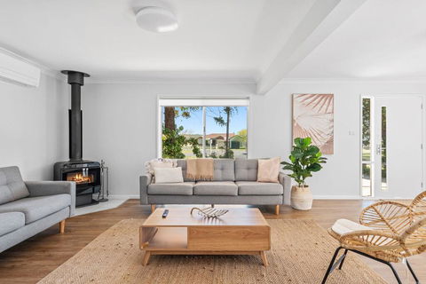 Kendall Cres 49 Burrill Lake - Australia Accommodation 2