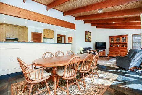 Kestrel Lodge Port Willunga - Australia Accommodation 2