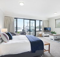 King size studio with water view walk to the city - Australia Accommodation