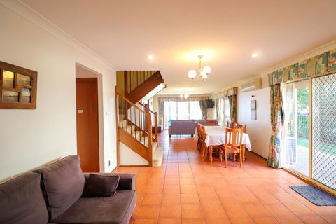 Kingfisher LakeHouse - Australia Accommodation 3