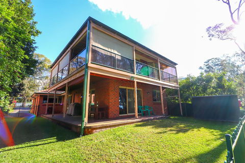 Kingfisher LakeHouse - Australia Accommodation 0