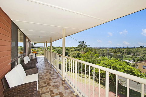 KINGSCLIFF HOLIDAY HOME ON THE HILL - SYD'S VIEW - Australia Accommodation 3