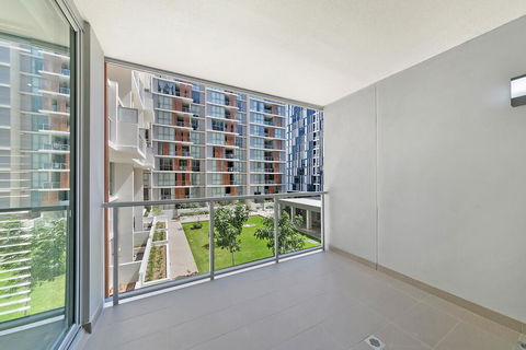 KOZYGURU MASCOT WALK TO STATION MODERN DESIGNER 2 BED APT FREE PARKING NMA260-312 - Australia Accommodation 3