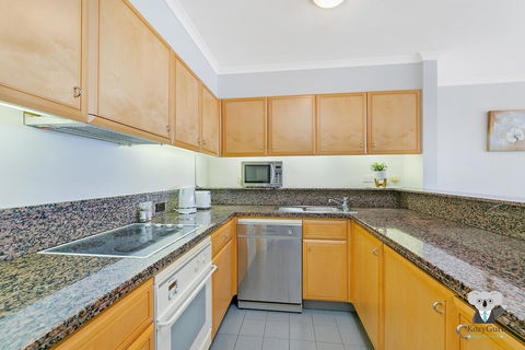 KOZYGURU THE ROCKS HARBOUR BRIDGE VIEW 1 BED APT SWIMMING POOL NTR098 - Australia Accommodation 3
