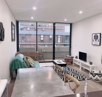 KOZYGURU WATERLOO KOZY 2 BED APT 10MIN TO CBD NWA005-2402 - Australia Accommodation