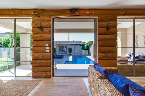 Kraimorie Large Family Beach House With Pool, Superb Water Views, Pool, And Games Room - Australia Accommodation 3