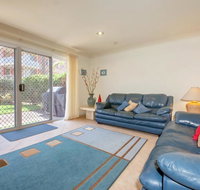 Kristie Court 2/7 Weatherly Close - Australia Accommodation