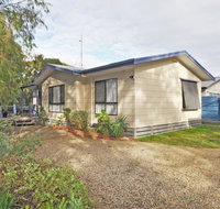 KYEEMA - FREE WIFI  NETFLIX - PET FRIENDLY OUTSIDE ONLY - Australia Accommodation