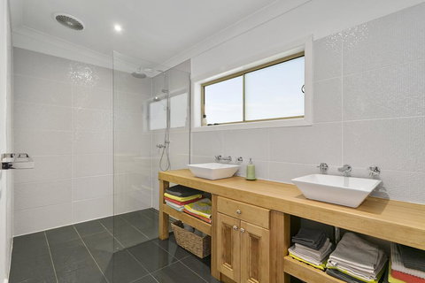 L'Ciabot- Sea View Tranquility - Australia Accommodation 3