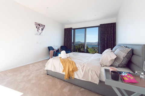 La Vie Luxury Bay View - Australia Accommodation 0