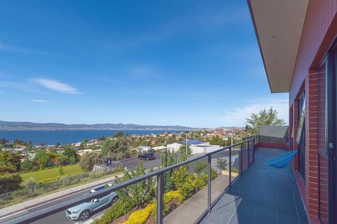 La Vie Luxury Bay View - Australia Accommodation 1