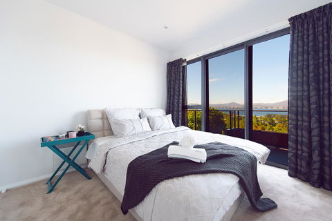 La Vie Luxury Bay View - Australia Accommodation 3