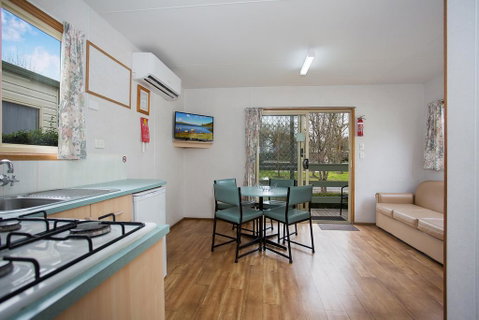 Lake Hamilton Motor Village And Caravan Park - Australia Accommodation 1