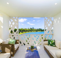 Lake Haven  the Cove - Australia Accommodation