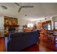 Lakefront holiday villa - Australia Accommodation