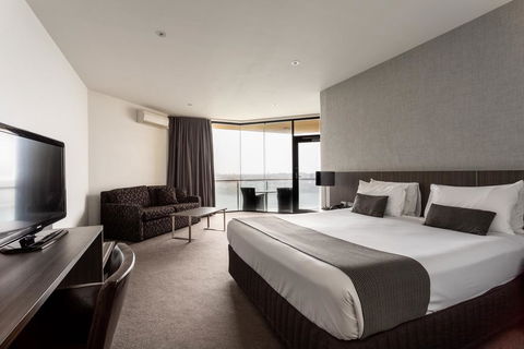 Lakes Hotel - Australia Accommodation 1