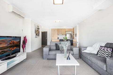 Lakeside Family Oasis With Pool, Gym And Balcony - Australia Accommodation 0