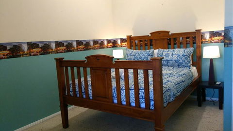Large 6-Bedroom House With Wifi & Netflix Close To Singleton CBD Hunter Valley - Australia Accommodation 3