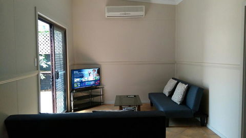 Large 6-Bedroom House With Wifi & Netflix Close To Singleton CBD Hunter Valley - Australia Accommodation 1