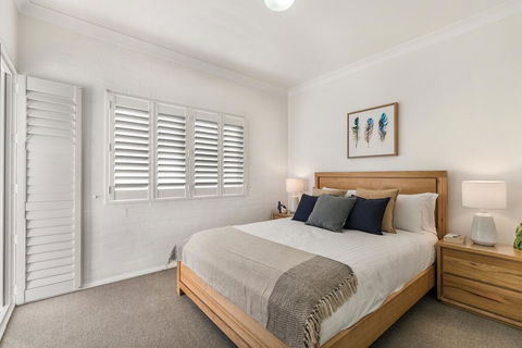 Large And Airy Unit In Quiet Riverside Suburb - Australia Accommodation 3