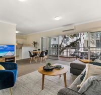 Large and Airy Unit in Quiet Riverside Suburb - Australia Accommodation