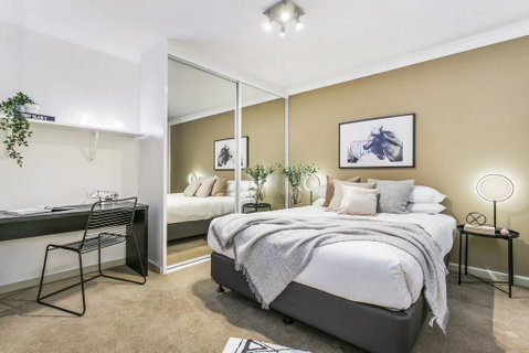 Large Unit Amid Inner-city Greenery Close To CBD - Australia Accommodation 2