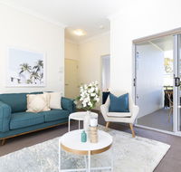 Light bright and spacious unit close to beaches - Australia Accommodation