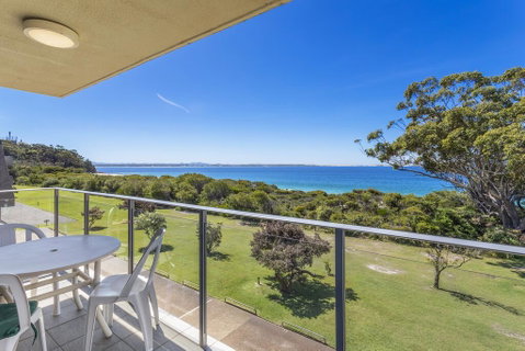 Luskin Lodge, Unit 10/29 Weatherly Close - Australia Accommodation 0