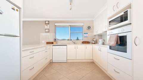 Luskin Lodge, Unit 15/29 Weatherly Close - Australia Accommodation 3